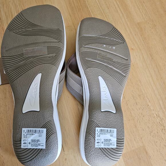 Clarks Cloudstepper Breeze Sea Sandal Thong Taupe Sz 8 NWT - Picture 7 of 8
